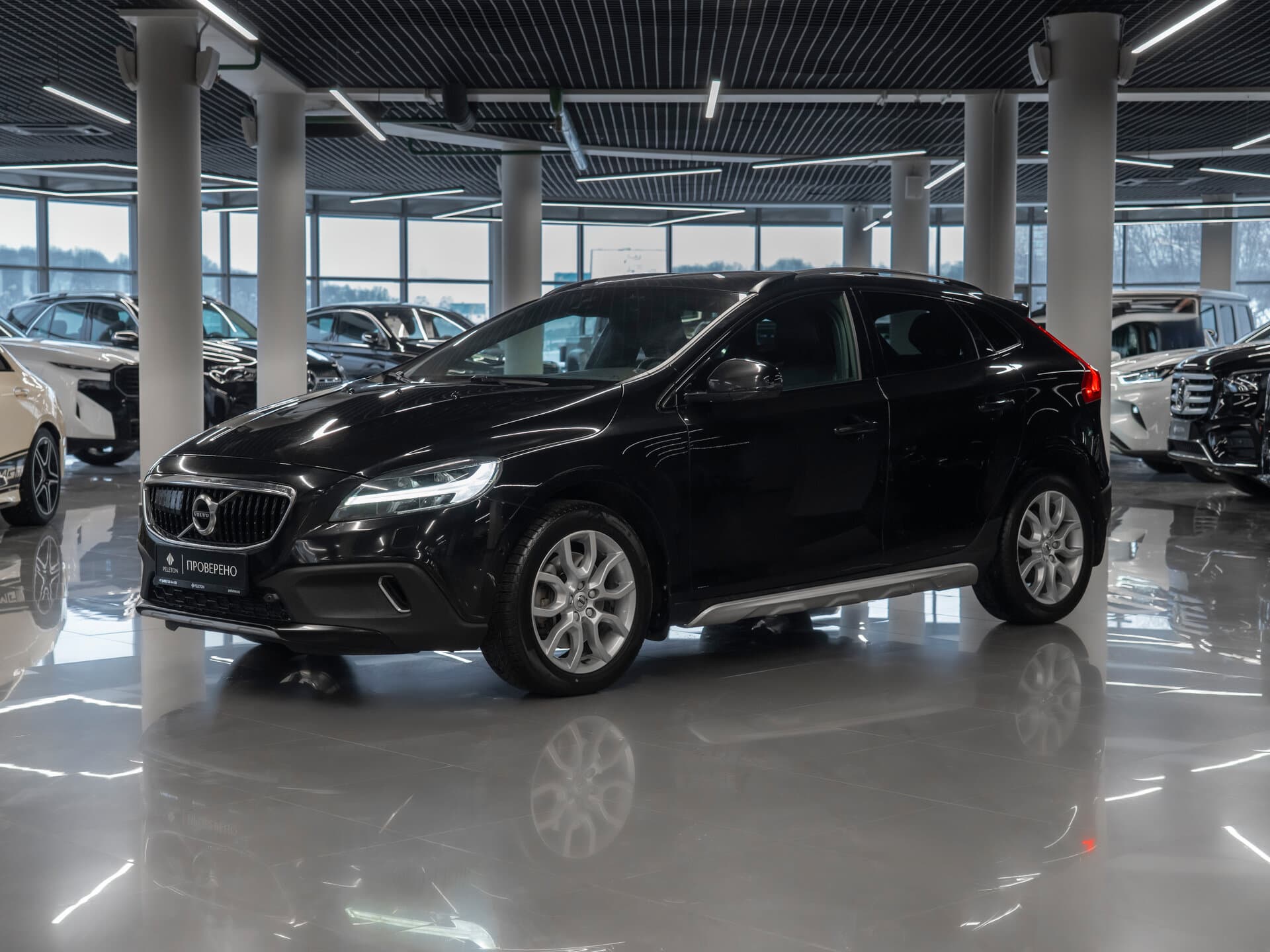 Фотография автомобиля Volvo V40