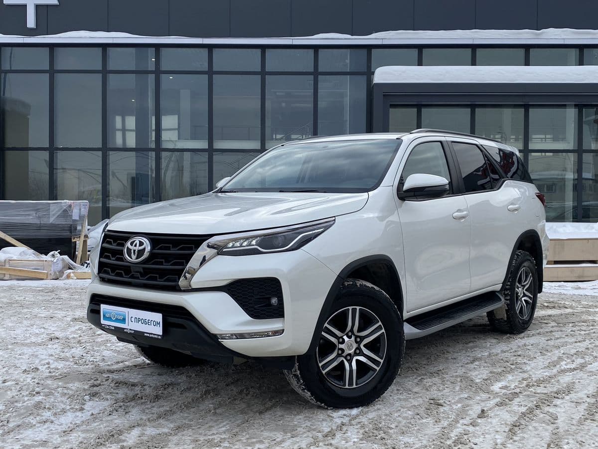 Фотография автомобиля Toyota Fortuner